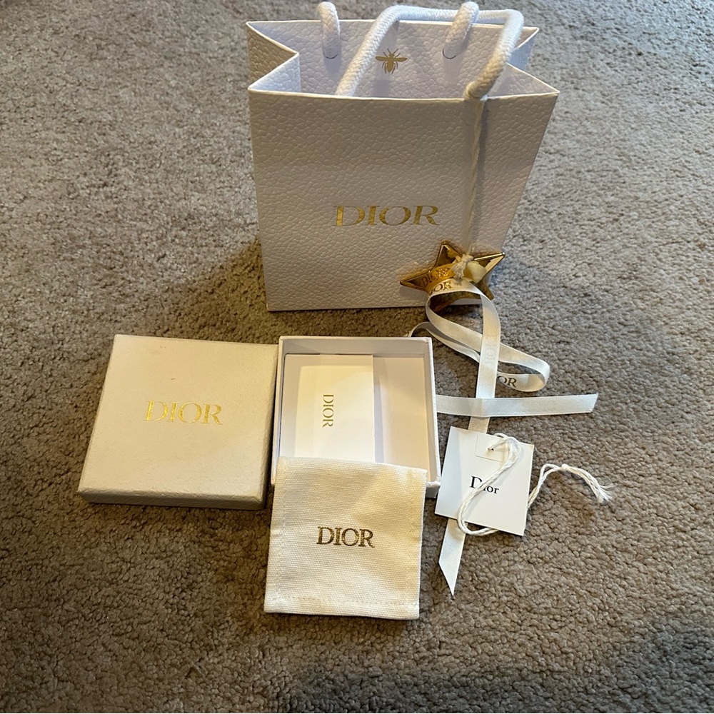 Dior - Picture 2 of 7